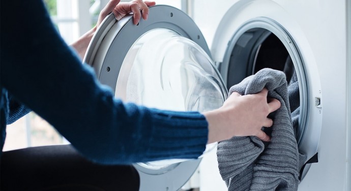 Можно ли стирать в стиральной машине одну вещь: испортится ли машинка